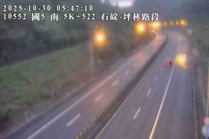 國道5號 南下 5K+522 石碇交流道到坪林交控交流道 距離0.8公里 氣溫20.8度