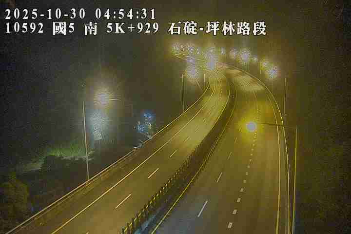 國道5號 南下 5K+929 石碇交流道到坪林交控交流道 距離1.2公里 氣溫20.8度