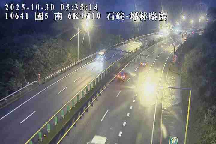 國道5號 南下 6K+410 石碇交流道到坪林交控交流道 距離1.6公里 氣溫20.3度