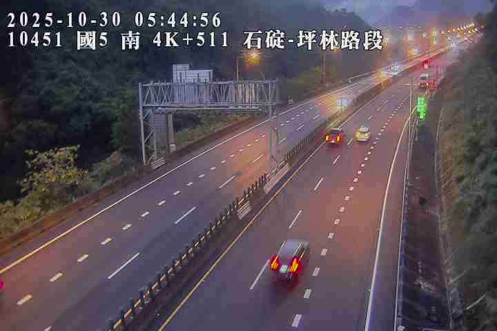 國道5號 南下 4K+511 石碇交流道到坪林交控交流道 距離0.2公里 氣溫20.8度