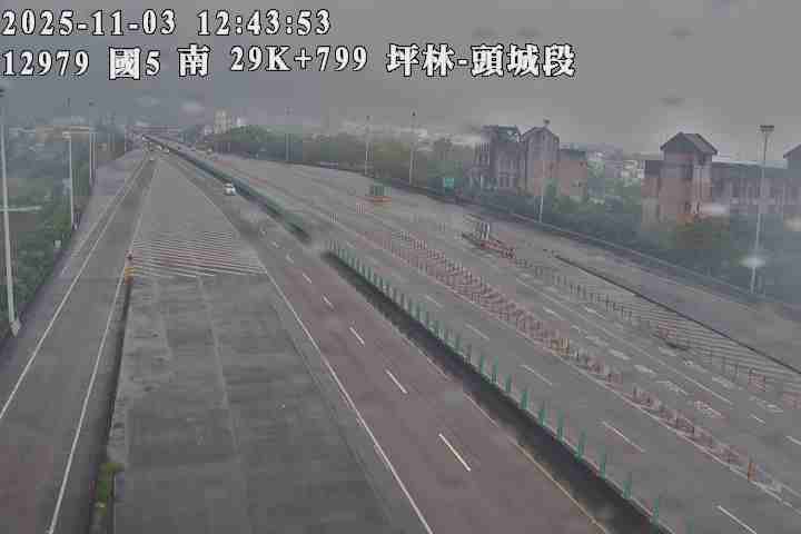 國道5號 南下 29K+799 坪林交控交流道到頭城交流道 距離1.2公里 氣溫18度