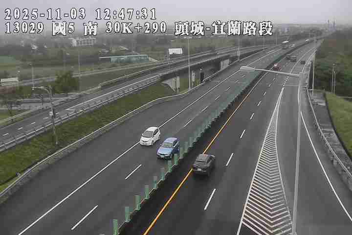 國道5號 南下 30K+290 坪林交控交流道到頭城交流道 距離0.8公里 氣溫18度