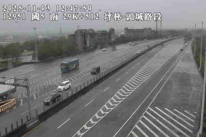 國道5號 南下 29K+512 坪林行控交流道到頭城交流道 距離1.5公里 氣溫18度