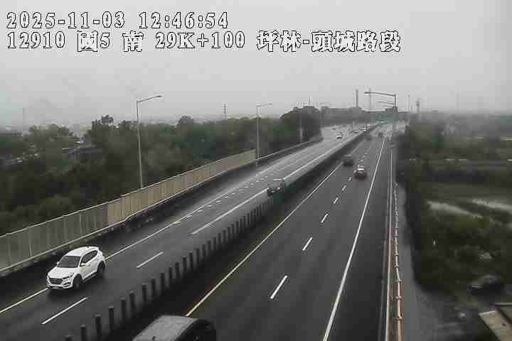 國道5號 南下 29K+100 坪林行控交流道到頭城交流道 距離1.9公里 氣溫18度